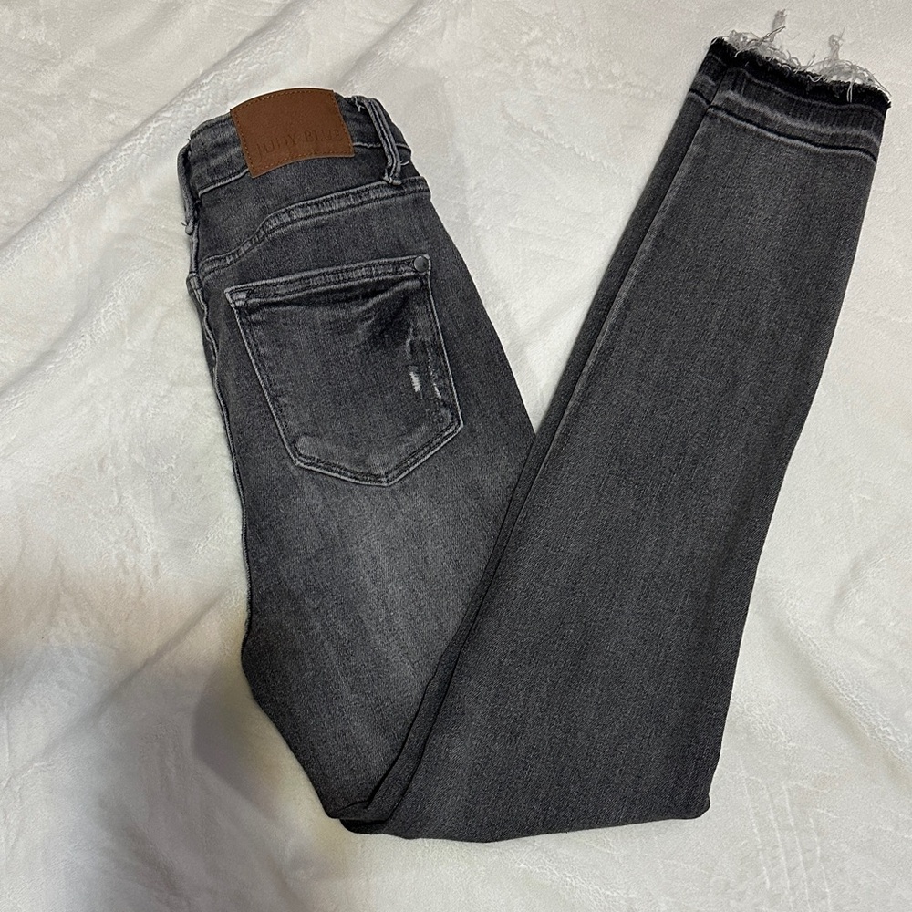 Judy Blue Charcoal Skinny Jeans - Picture 4 of 5